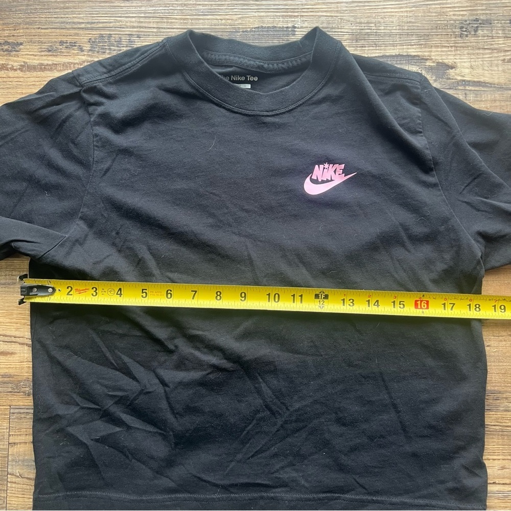 The Nike Tee Girls Cropped T-shirt Black Graphic Print Logo 100% Cotton Size Lg - Picture 3 of 6
